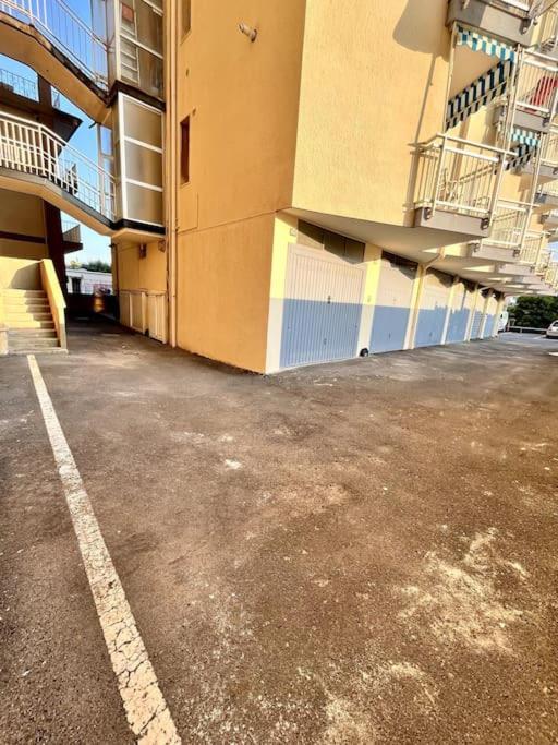 Casa Solymar Lägenhet Vallecrosia Exteriör bild