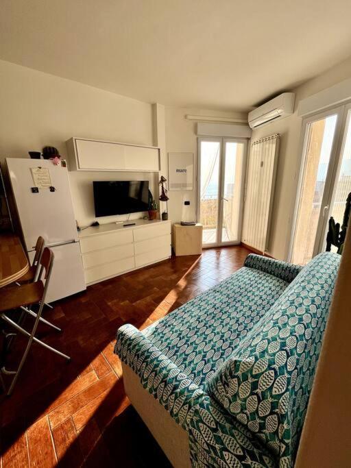 Casa Solymar Lägenhet Vallecrosia Exteriör bild